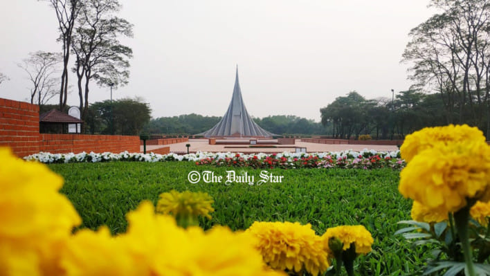 মহান বিজয় দিবস উদযাপন উপলক্ষে জাতির শ্রেষ্ঠ সন্তানদের শ্রদ্ধা জানাতে সাভারের জাতীয় স্মৃতিসৌধে পরিষ্কার-পরিচ্ছন্নতা কার্যক্রম পরিচালনা ও নিরাপত্তাজনিত কারণে আগামী ১৫ ডিসেম্বর পর্যন্ত দর্শনার্থী প্রবেশ নিষিদ্ধ করেছে কর্তৃপক্ষ।  