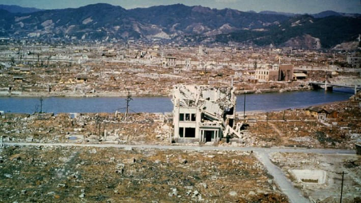 দ্বিতীয় বিশ্বযুদ্ধে জাপানের হিরোশিমায় পারমাণবিক বোমা নিক্ষেপের ৬ মাস পরের দৃশ্য