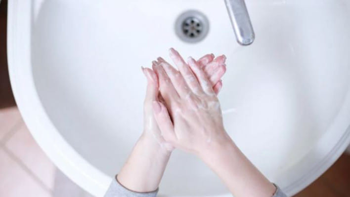 এই ঈদে কাজের চাপ বেশি থাকায় হাতের যত্ন নেওয়ার বিষয়টি অন্য যেকোনো সময়ের চেয়ে বেশি গুরুত্বপূর্ণ। 