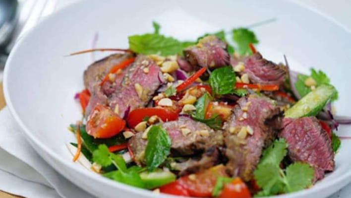 মাংসের স্বাদে ভিন্নতা আনবে থাই বিফ সালাদ