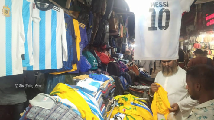 আর্জেন্টিনার হারে জার্সি-পতাকা বিক্রেতাদের মাথায় হাত