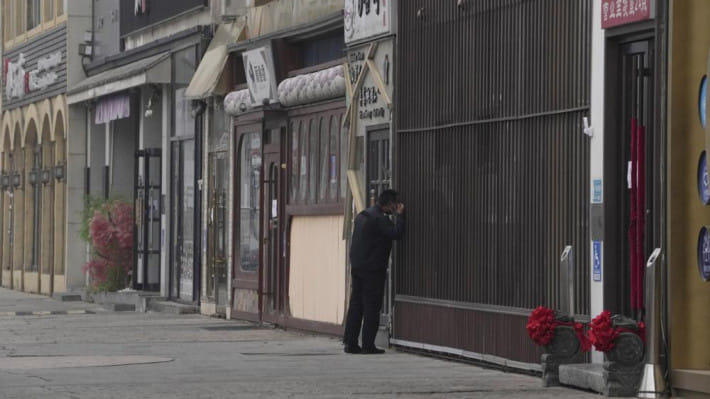 লকডাউনের কারণে বেইজিং এর সব রেস্তোরাঁ বন্ধ রাখা হয়েছে। ছবি: এপি