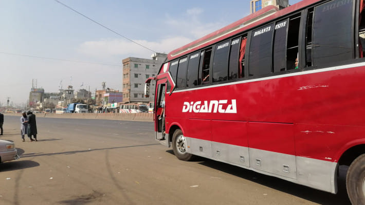 গাবতলি বাস কাউন্টারে যাত্রী সংকট, ভাড়া কমে অর্ধেক