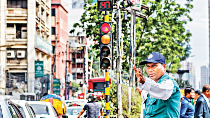 ১১৯ কোটি টাকা ‘অপচয়ে’র পর ‘কৃত্রিম বুদ্ধিমত্তায়’ ট্রাফিক নিয়ন্ত্রণ পরিকল্পনা