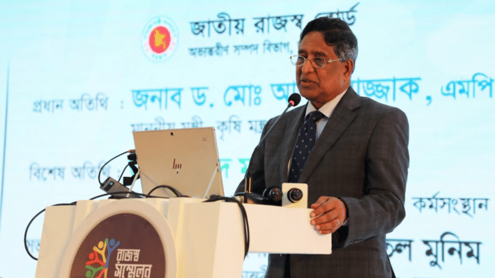 কানাডা, দুবাইসহ বিভিন্ন দেশে বিপুল পরিমাণ অর্থ পাচার হচ্ছে: কৃষিমন্ত্রী