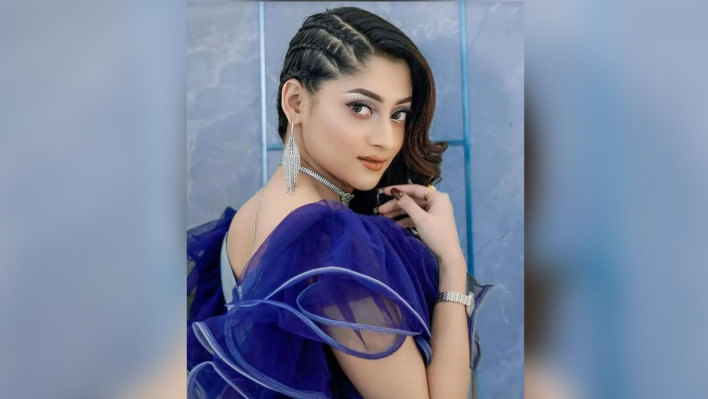 পূজা চেরির ‘নাকফুল’