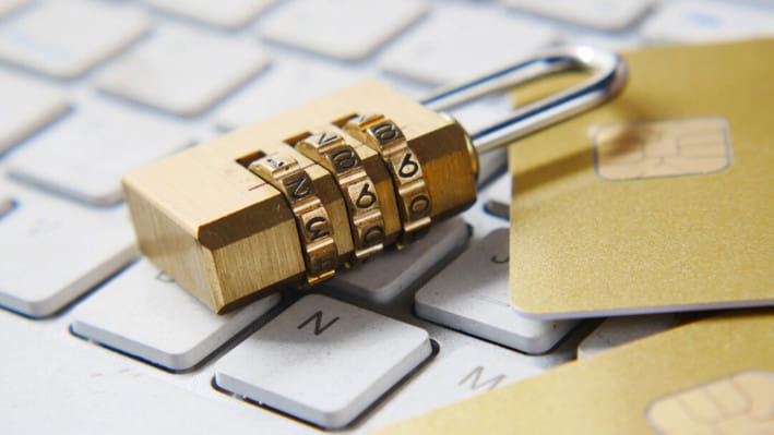 অনলাইন ব্যাংকিং কতটা নিরাপদ: ব্যাংক যেভাবে তথ্য সুরক্ষা করে