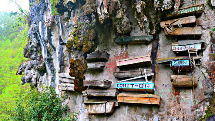 ফিলিপাইনে ঝুলন্ত কবরস্থান