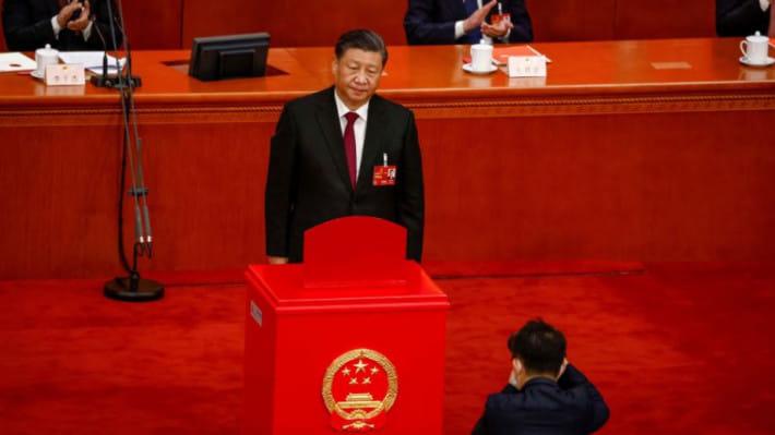 তৃতীয় মেয়াদে চীনের প্রেসিডেন্ট শি জিনপিং। ছবি: রয়টার্স