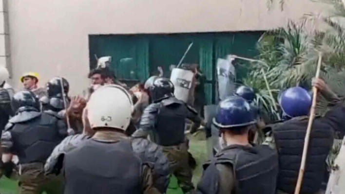 ইমরান খান