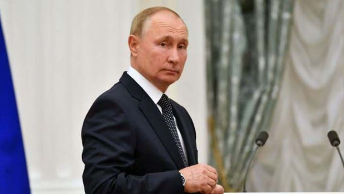 গতকাল শুক্রবার আইসিসির পক্ষ থেকে ভ্লাদিমির পুতিনের বিরুদ্ধে গ্রেপ্তারি পরোয়ানা দেওয়া হয়েছে।