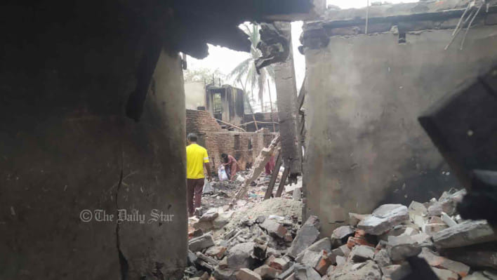 কুনিপাড়া বস্তিতে আগুন