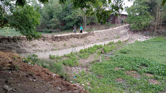 দখল-দূষণে মৃতপ্রায় সুবর্ণখালী নদী