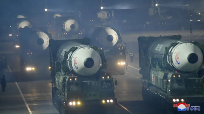 দক্ষিণ কোরিয়ার সংবাদ মাধ্যম ওইয়াইটিএন এক সামরিক কর্মকর্তার বরাত দিয়ে জানায়, খুব সম্ভবত এটি ১টি নতুন ধরনের ক্ষেপণাস্ত্রের পরীক্ষা ছিল, যেটি সাম্প্রতিক সামরিক মহড়ায় প্রদর্শন করা হয়েছে।  ছবি: রয়টার্স 