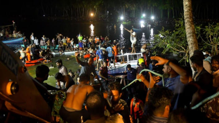 কেরালায় হাউসবোট ডুবি