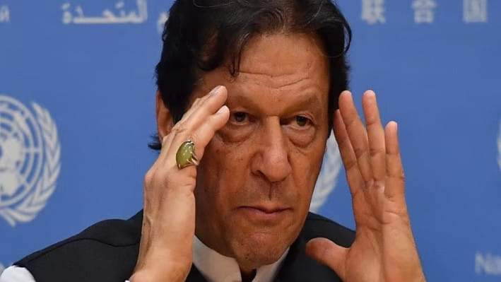 পাকিস্তানের সাবেক প্রধানমন্ত্রী ইমরান খান। ফাইল ছবি: এএফপি