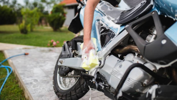 মোটরসাইকেল পরিষ্কার: যা করবেন, যা করবেন না