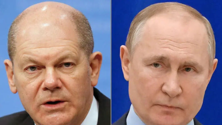 জার্মান চ্যান্সেলর ওলাফ শোলজ (বাঁয়ে) ও রুশ প্রেসিডেন্ট ভ্লাদিমির পুতিন (ডানে)। ছবি: এএফপি