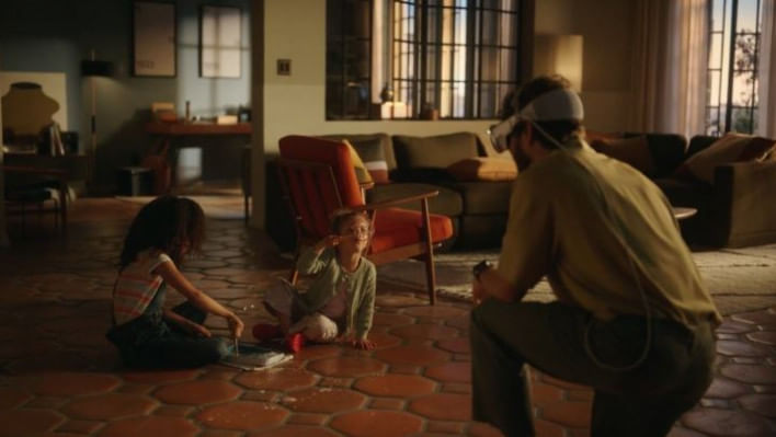 মানুষকে আরও বিচ্ছিন্ন করে তুলতে পারে ‘অ্যাপল ভিশন প্রো’