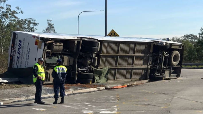 ঘটনাস্থলে পুলিশের কর্মকর্তা। ছবি: রয়টার্স