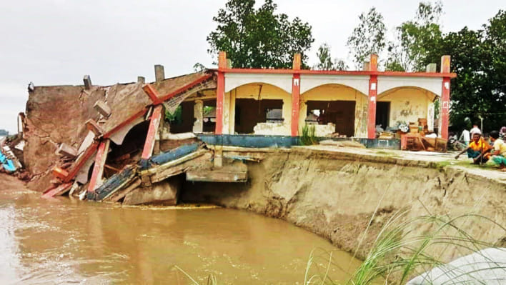 ব্রহ্মপুত্রের বিলিন বিদ্যালয়, অনিশ্চিত ৬ শতাধিক শিক্ষার্থীর লেখাপড়া