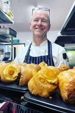 সেলিব্রিটি শেফ জন মাউন্টেন। ছবি: জন মাউন্টেনের আনুষ্ঠানিক ইনস্টাগ্রাম পেজ