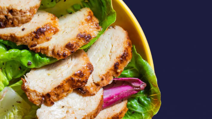 গবেষণাগারে উৎপাদিত মুরগির মাংসের ডিশ। ছবি: আপসাইড ফুডস এর ওয়েবসাইট থেকে সংগৃহীত