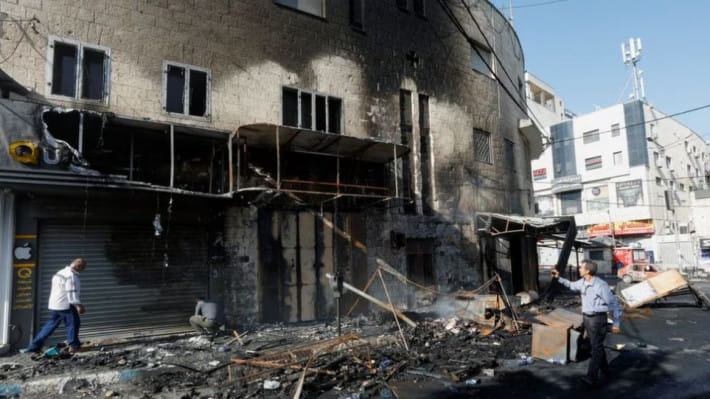 জেনিনের সড়কে ধ্বংসযজ্ঞের চিত্র। ছবি: রয়টার্স