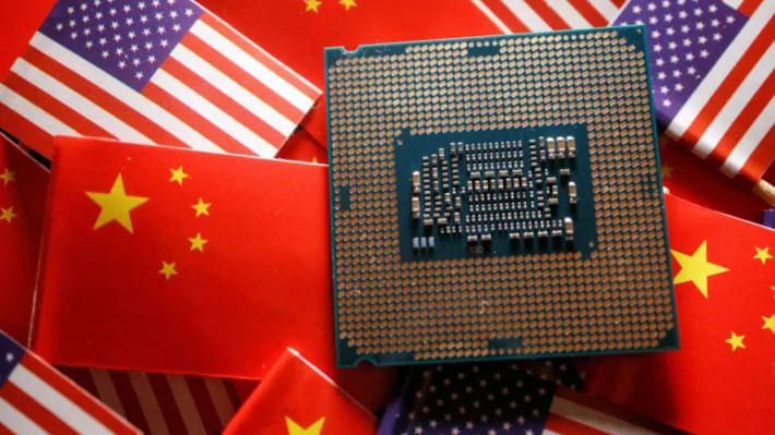 সেমিকনডাক্টর চিপ খাত নিয়ে চীন ও যুক্তরাষ্ট্রের মধ্যে দীর্ঘদিন ধরে কৌশলগত বিবাদ চলছে। প্রতিকী ছবি: রয়টার্স