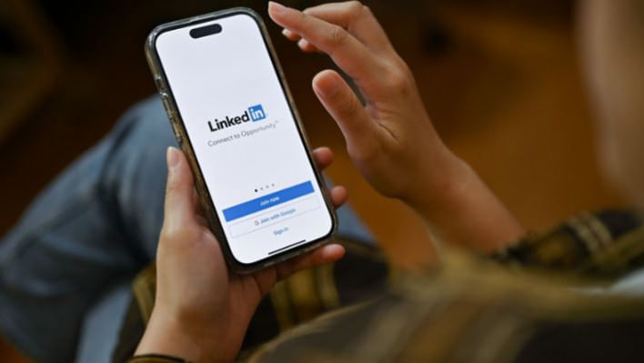 লিংকডইনে চাকরি খোঁজা সহজ করবেন যেভাবে