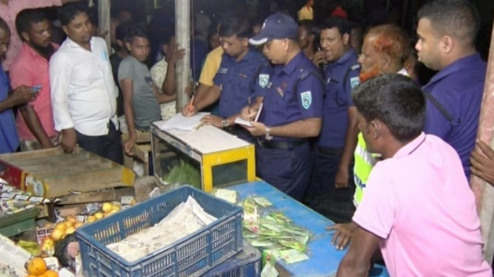 আম বিক্রি নিয়ে ক্রেতা-বিক্রেতার সংঘর্ষ, প্রাণ গেল পাশে বসে থাকা বৃদ্ধের