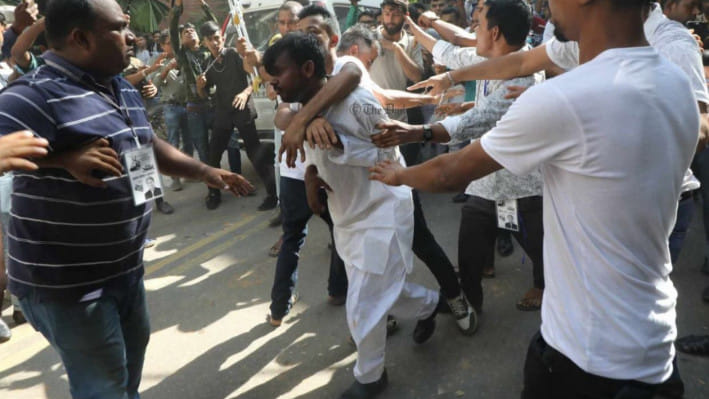 হিরো আলমকে মারধর