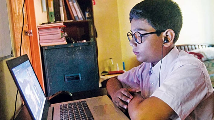 অপ্রয়োজনীয় সফটওয়্যার মুছে ফেললে বাড়তে পারে কম্পিউটারের গতি ও উপযোগিতা। ছবি: অর্কিড চাকমা/স্টার