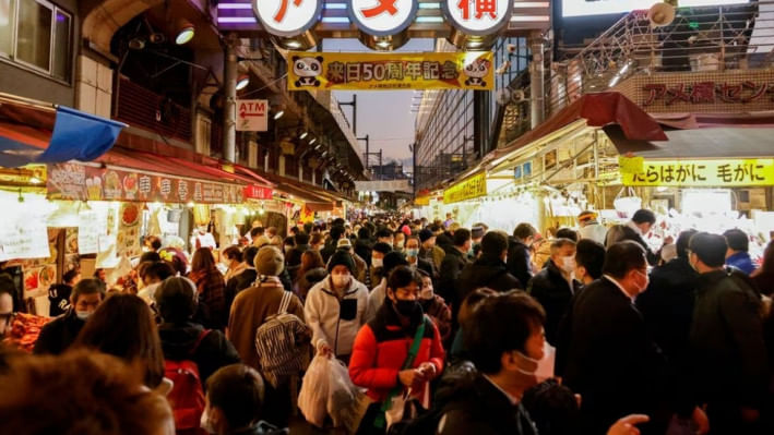 নতুন তথ্য অনুযায়ী, জাপানের মোট জনসংখ্যা ৫ লাখ ১১ হাজার কমে ১২ কোটি ৫৪ লাখ ২০ হাজার হয়েছে। ছবি: রয়টার্স