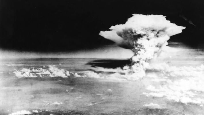 ১৯৪৫ সালের ৬ আগস্ট হিরোশিমায় পারমাণবিক বোমা নিক্ষেপ করে যুক্তরাষ্ট্র। ফাইল ছবি: রয়টার্স