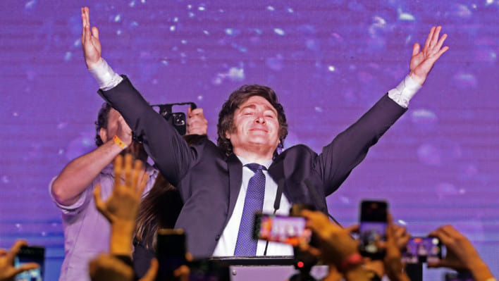 আর্জেন্টিনার প্রেসিডেন্ট নির্বাচনের প্রাথমিক ভোটে এগিয়ে আছেন হাভিয়ের মিলেই। ছবি: এএফপি