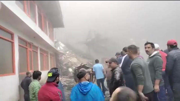 ভারতের হিমাচল প্রদেশে বন্যা-ভূমিধসে ১৬ জনের মৃত্যু হয়েছে। ছবি: স্টেটসম্যান