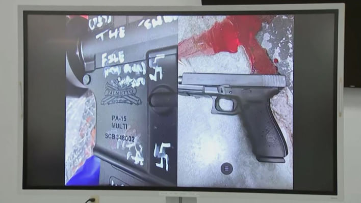 পুলিশ ঘটনাস্থল থেকে এই পিস্তলটি উদ্ধার করেছে। ছবি: এএফপি