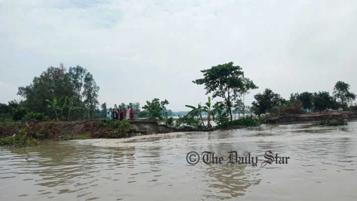 সিরাজগঞ্জে কমছে যমুনার পানি, কমেনি দুর্ভোগ 