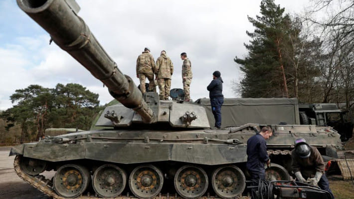 যুক্তরাজ্যে নির্মিত অত্যাধুনিক ভারী ট্যাংক চ্যালেঞ্জার টু। ফাইল ছবি: এএফপি