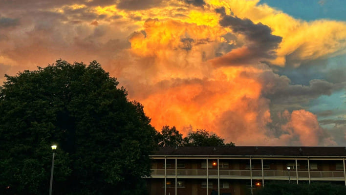 প্রবাসের হল জীবন