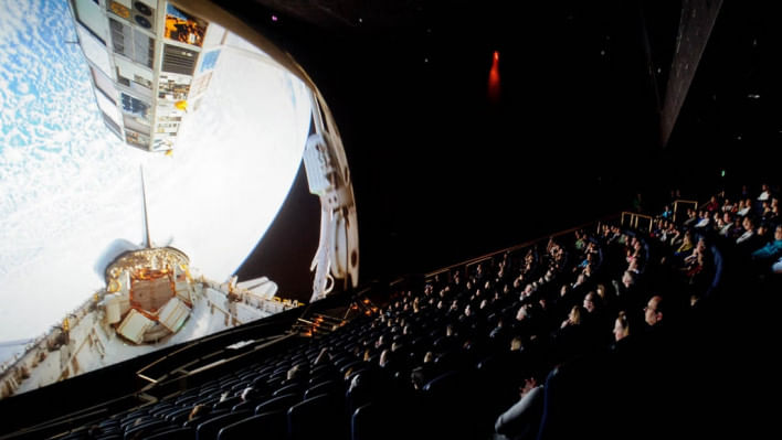 আইম্যাক্স থিয়েটারে ছবি উপভোগ করছেন দর্শকরা। ছবি: সংগৃহীত