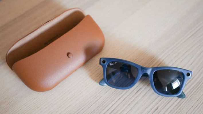 রেব্যান মেটা স্মার্ট গ্লাস ও কেস। ছবি: সংগৃহীত