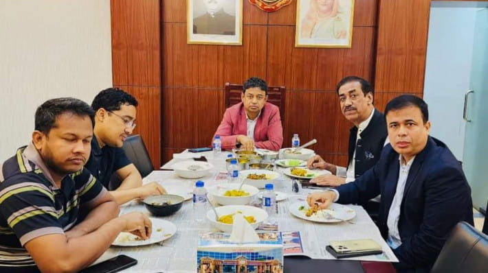 শামীম ওসমান ডিবি কার্যালয়ে