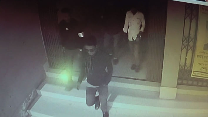 মাধ্যমিক শিক্ষা অফিসারকে মারধর