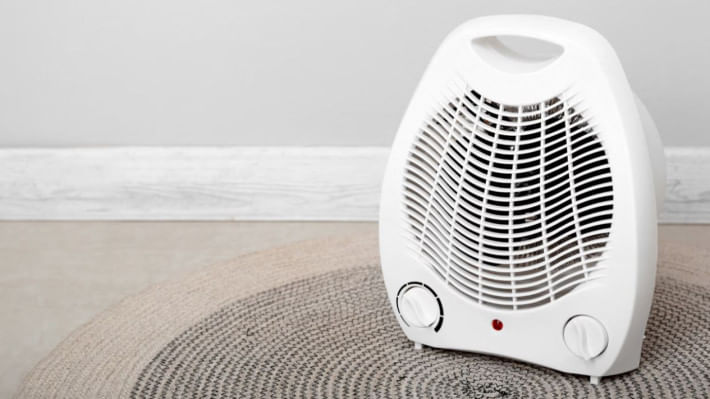 শীত মৌসুমে উষ্ণতা পেতে কিনে ফেলুন স্বল্প বাজেটে একটি ইলেকট্রিক রুম হিটার। প্রতিকী ছবি: সংগৃহীত