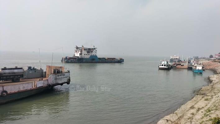 ফেরি চলাচল