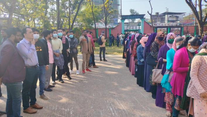 পররাষ্ট্রমন্ত্রী মোমেনের ভোটকেন্দ্রে ডামি ভোটার