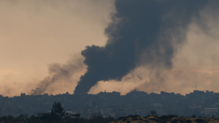 ইসরায়েলি হামলার পর উত্তর গাজার দৃশ্য। ছবি: রয়টার্স (২ জানুয়ারি)