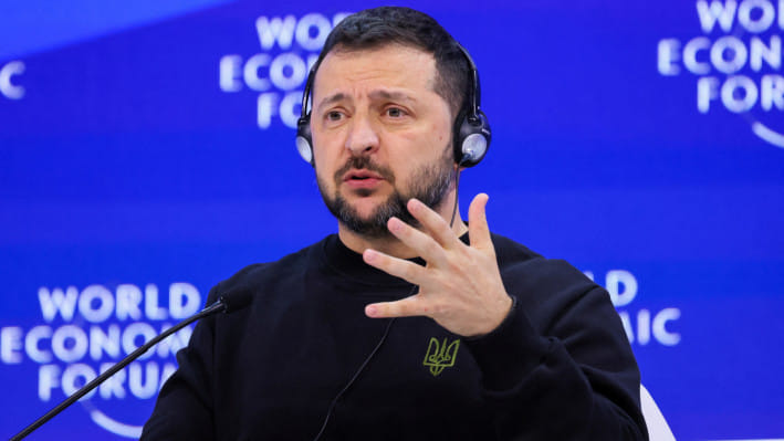 দাভোসে বিশ্ব অর্থনৈতিক ফোরামে বক্তব্য রাখছেন জেলেনস্কি। ফাইল ছবি: রয়টার্স